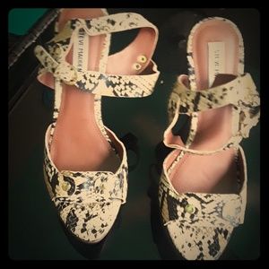 Steve madden leather snake print heel